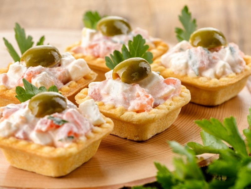 Канапе с ветчиной и сыром