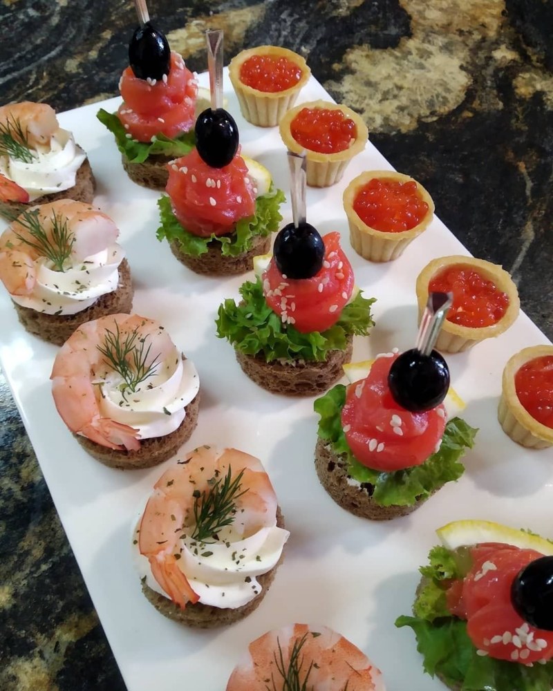 Канапе с креветками и оливками