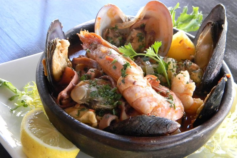 Касуэла с морепродуктами