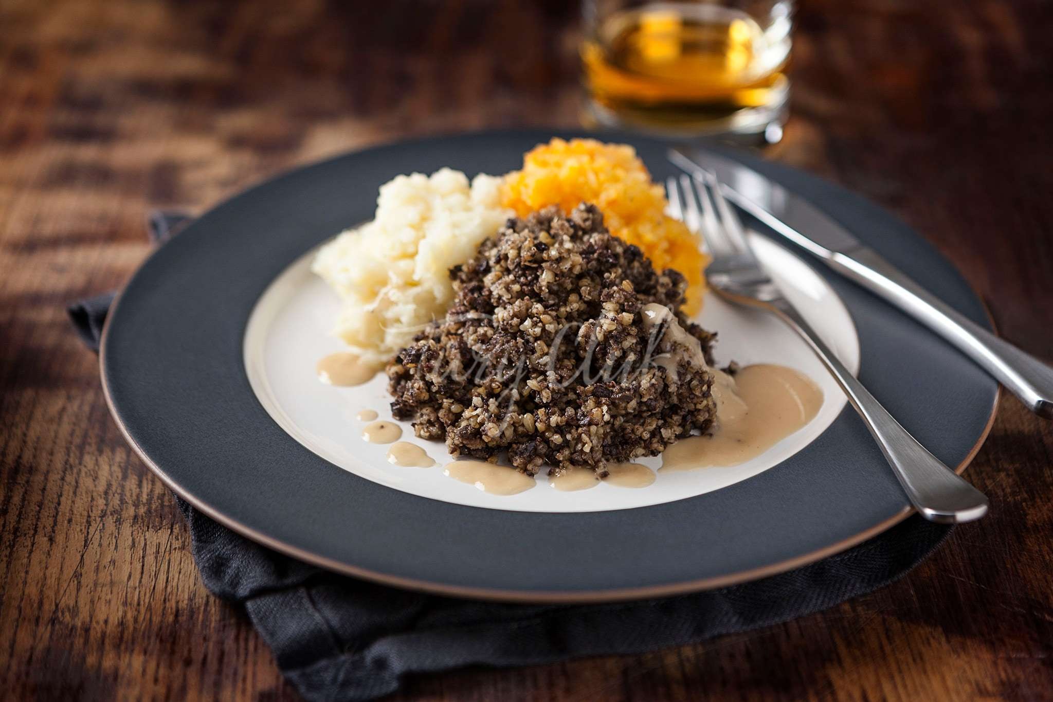 Хаггис блюдо шотландское. Что такое Haggis в Шотландии. Национальное Шотландское блюдо Хаггис. Хаггис еда Шотландии. Haggis блюдо Шотландии.
