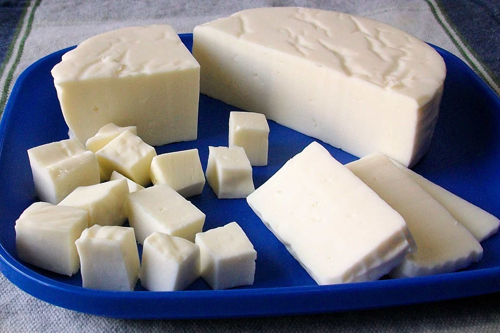 Сыр в соленой воде. Сыр Кесо Бланко панир. Сыр Кесо. Кесо Фреско сыр. Нежирный сыр.