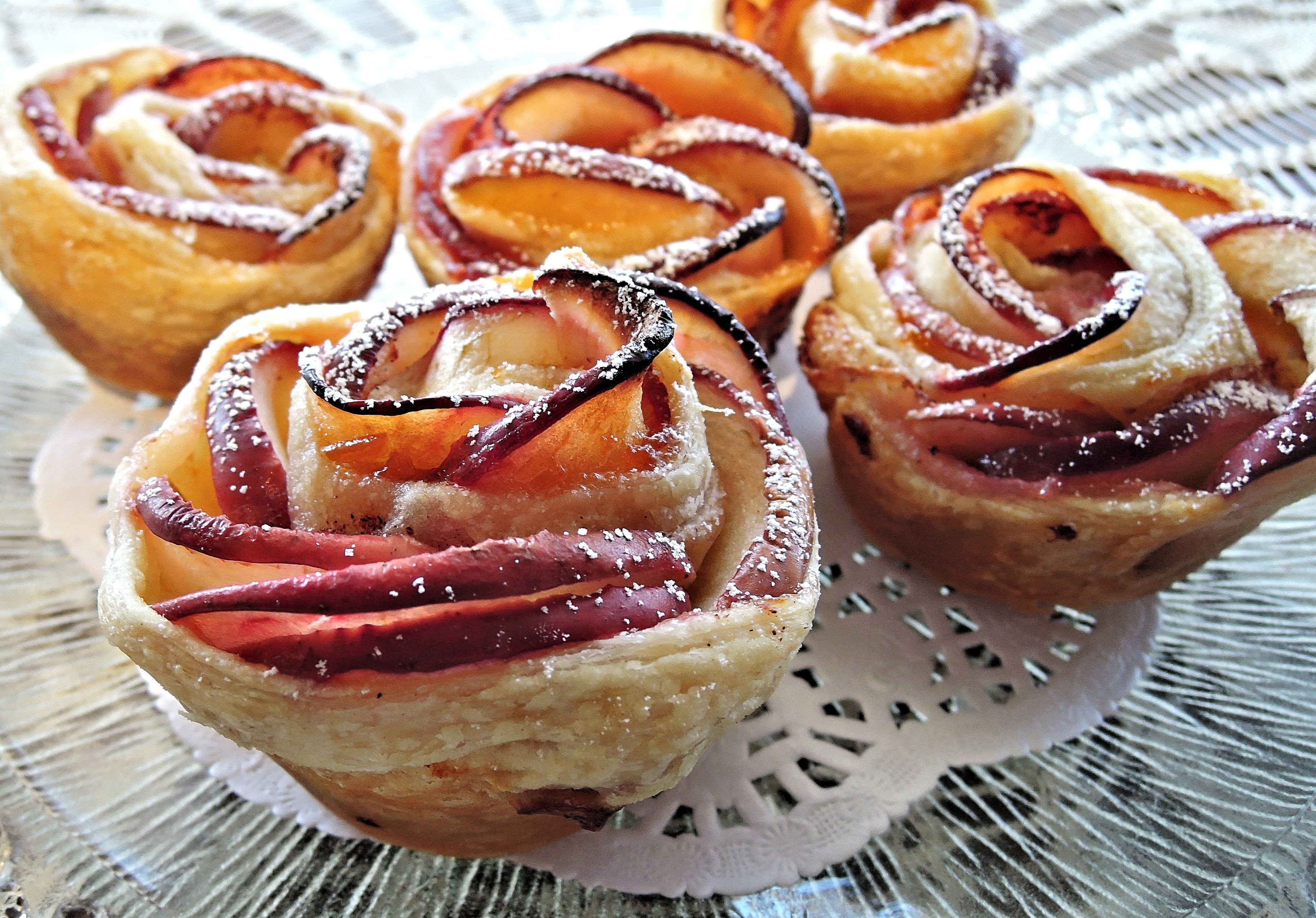 слоеные пирожки с яблоками фото