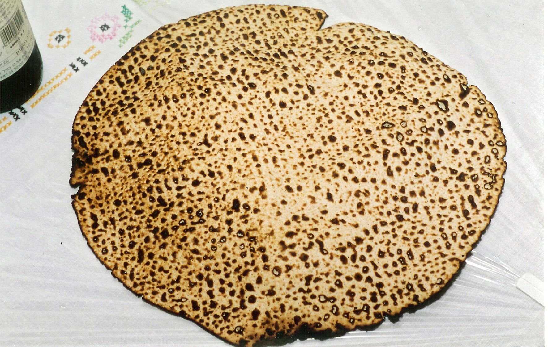 Какие лепешки едят в песах 4 буквы. Еврейский хлеб Маца. Маца шмура. Маца что это у евреев. Маца это еврейские лепёшки.