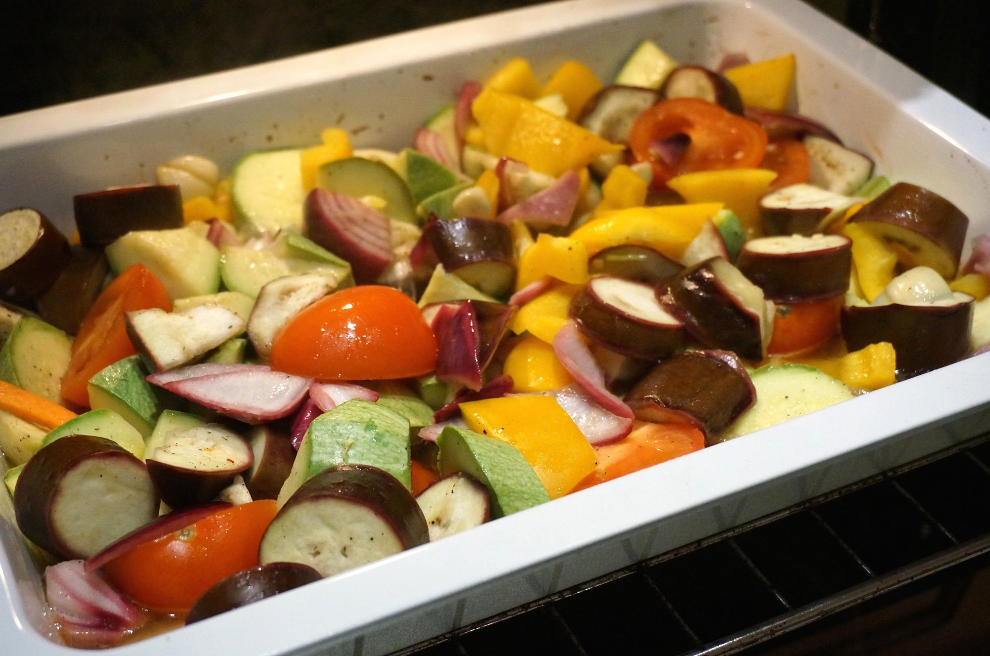 Соте из овощей в духовке. Запеченные овощи. Сотэ овощное в духовке. Овощное соте в духовке.