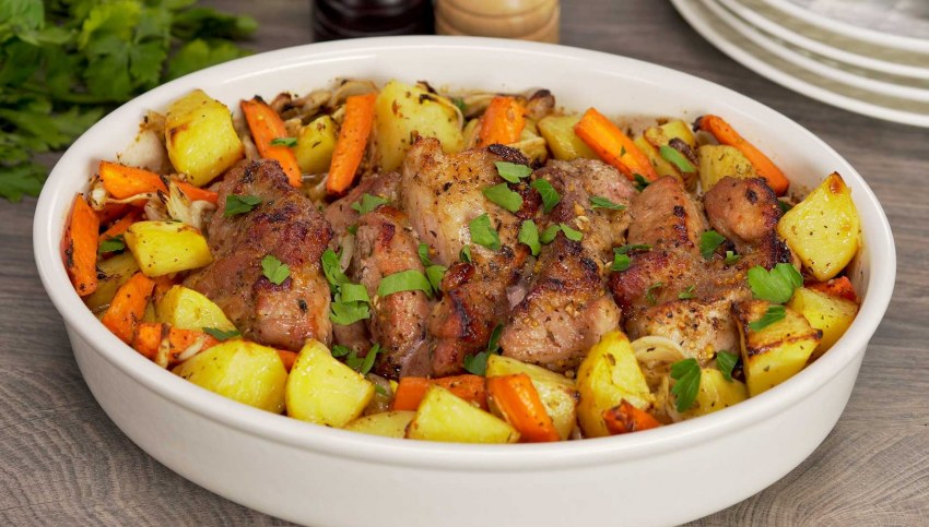Рагу картошка с мясом в кастрюле