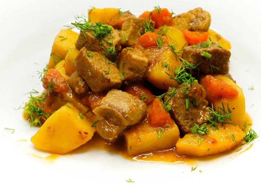 Картофель тушеный с курицей