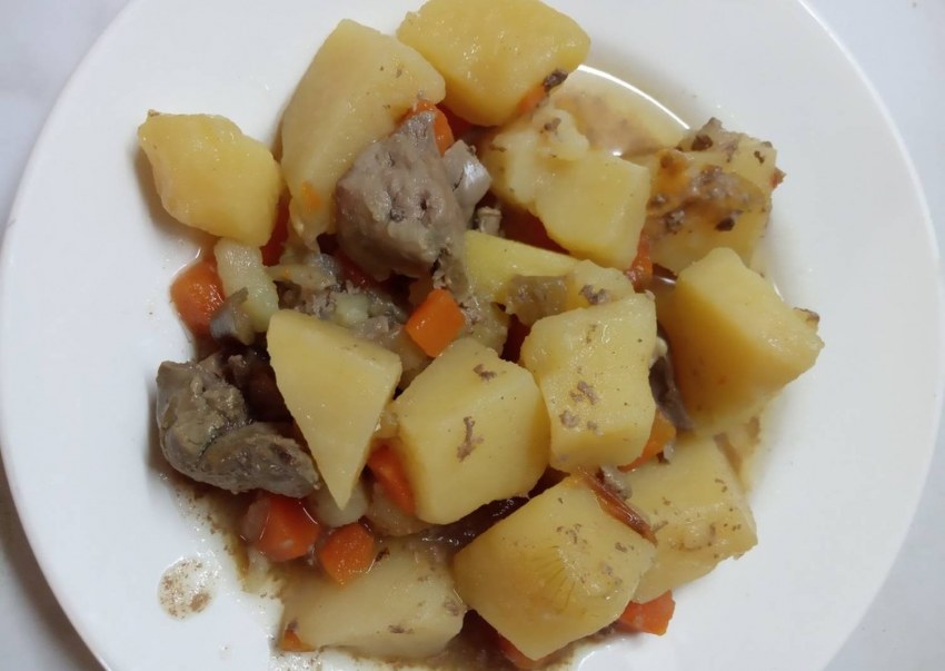 Тушеная картошка с фаршем