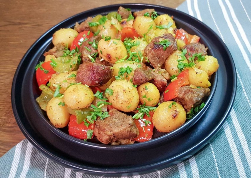 Тушеный горох с овощами