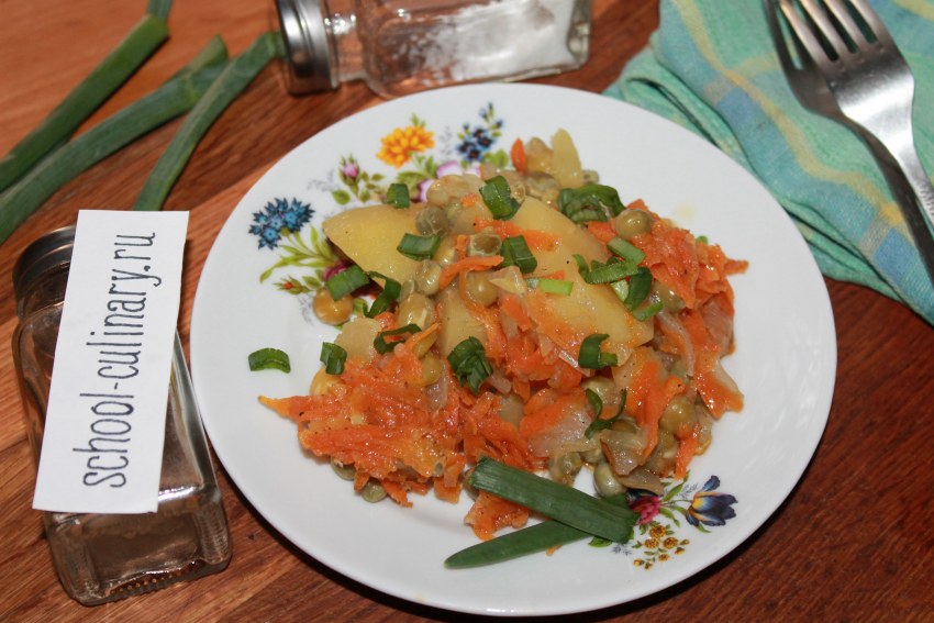 Свинина тушеная с овощами