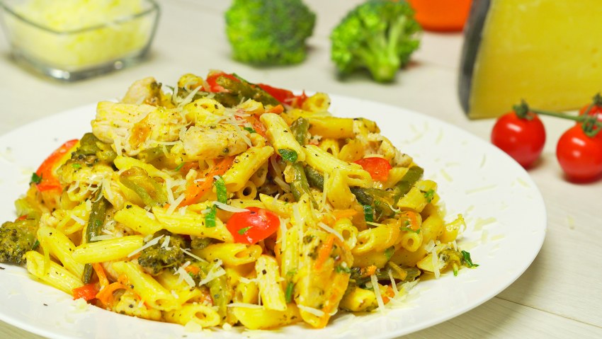 Макароны с тушеными овощами