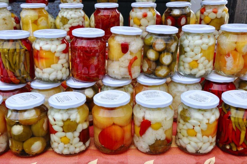 Ассорти из маринованных овощей