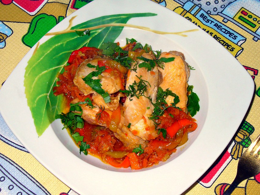 Куриное филе тушеное с овощами
