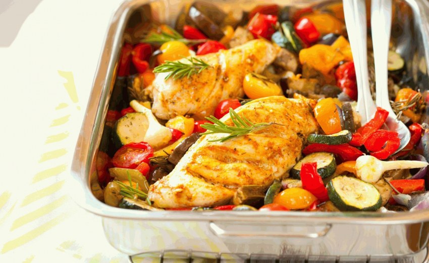 Курица с овощами в духовке