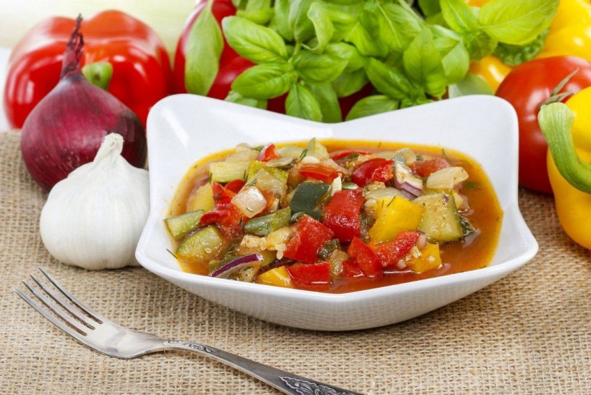 Овощное рагу с кабачками капустой