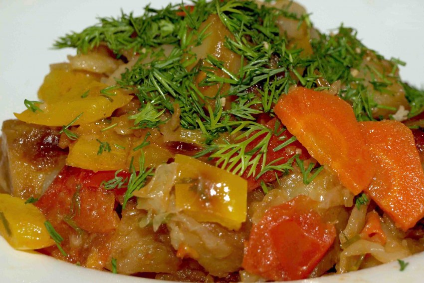 Овощное рагу с кабачками и баклажанами