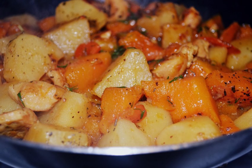 Овощное рагу с мясом в духовке