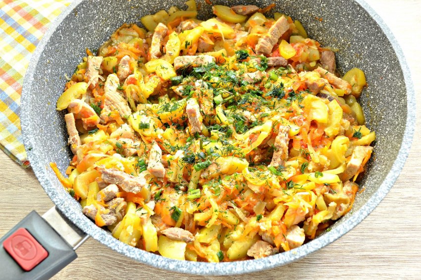 Кабачки тушеные с морковью и луком