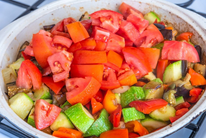 Курица тушеная с овощами