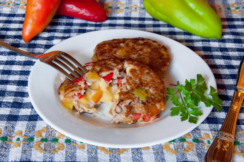 Котлеты с овощами в духовке