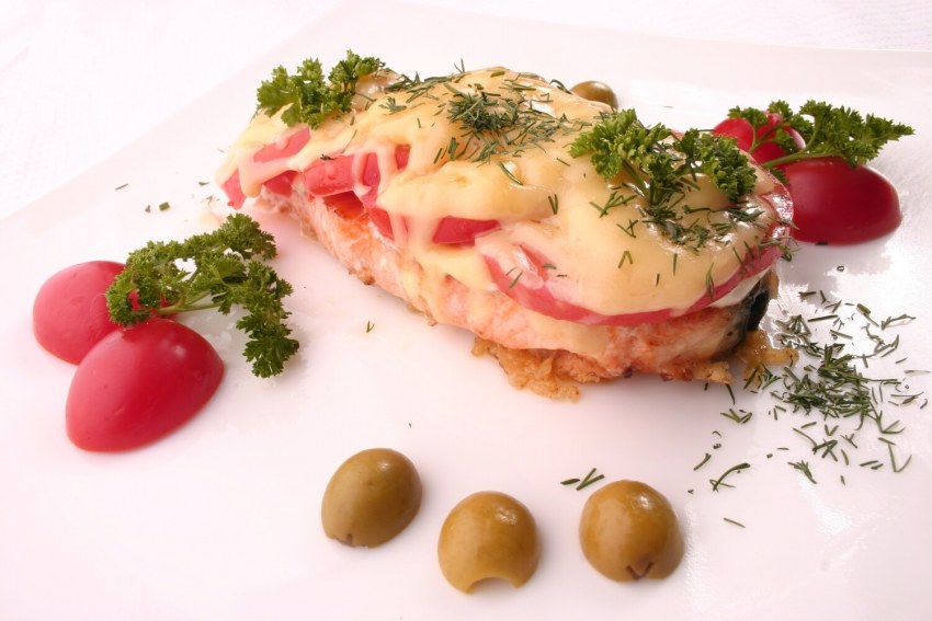 Рыба под овощами