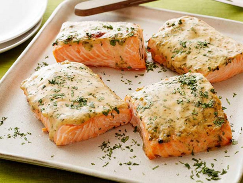 Минтай в духовке с морковью и луком