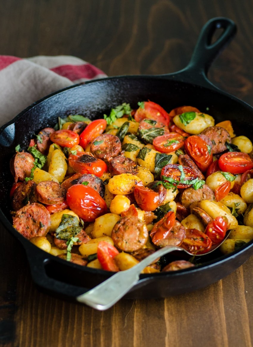 Сковородка с мясом и овощами
