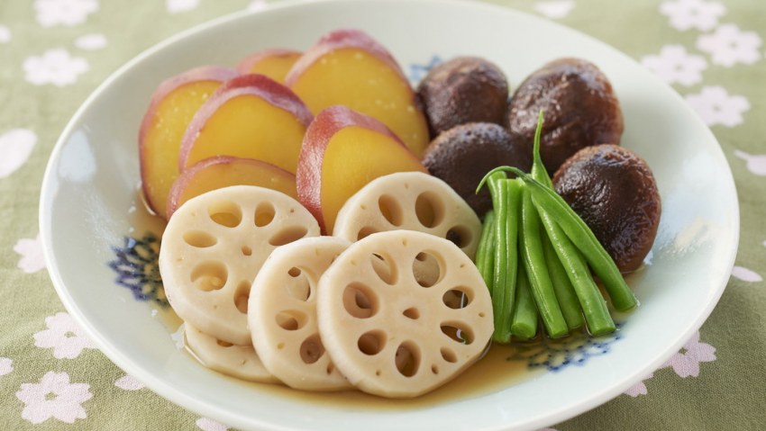 Салат с фасолью и овощами