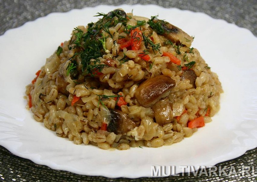 Перловая каша с грибами и луком и морковью