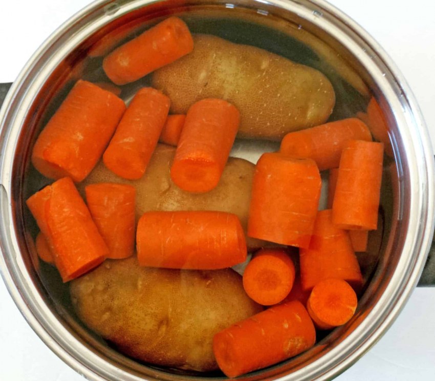 Вареные картофель и морковь