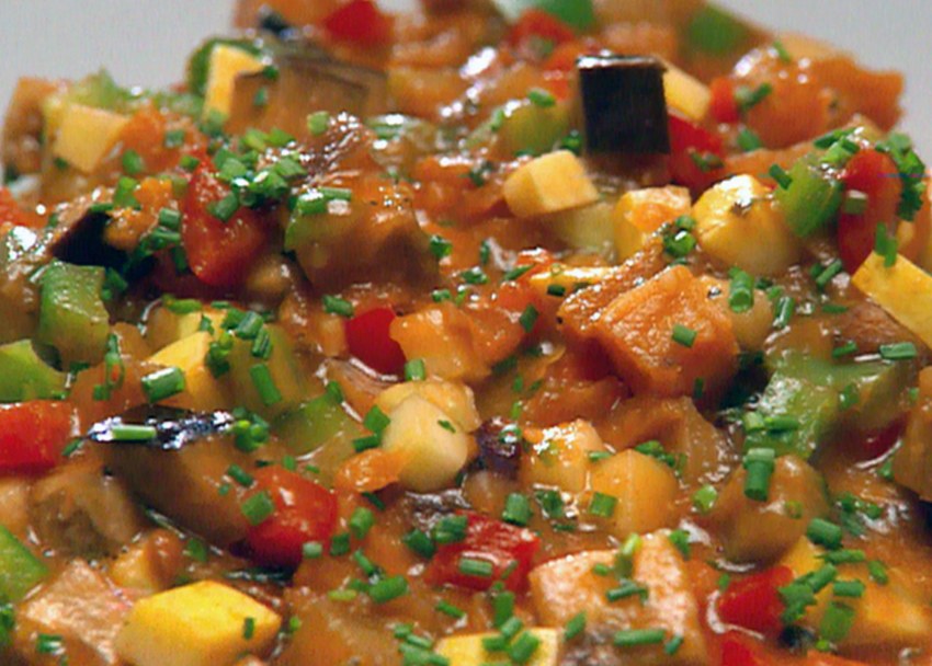 Овощное рагу с кабачками и картошкой в мультиварке