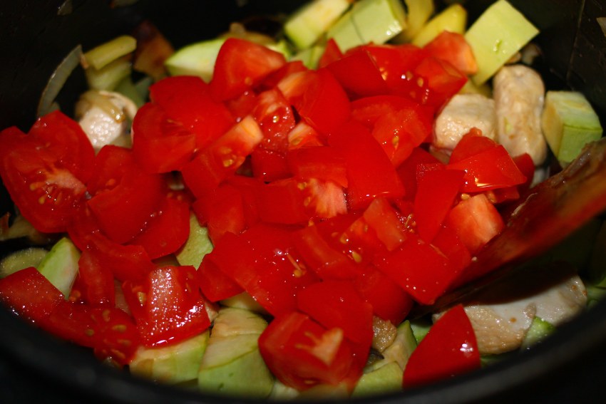 Рагу из овощей с куриной грудкой в мультиварке