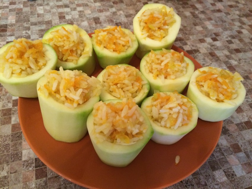 Фаршированные кабачки с кунжутом