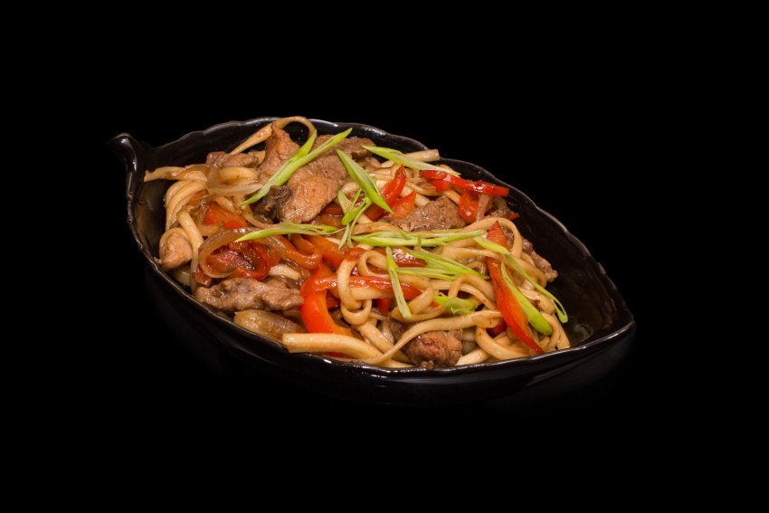 Лапша по-китайски с курицей и овощами