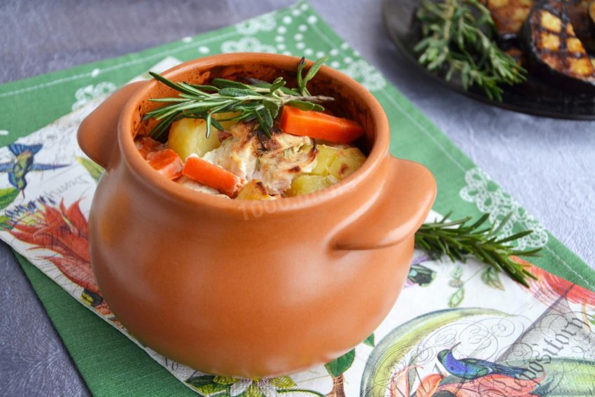 Жаркое из индейки с картошкой в горшочке в духовке