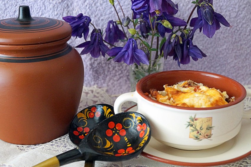 Горшочки с форелью и овощами