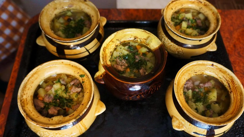 Жаркое в горшочках с курицей