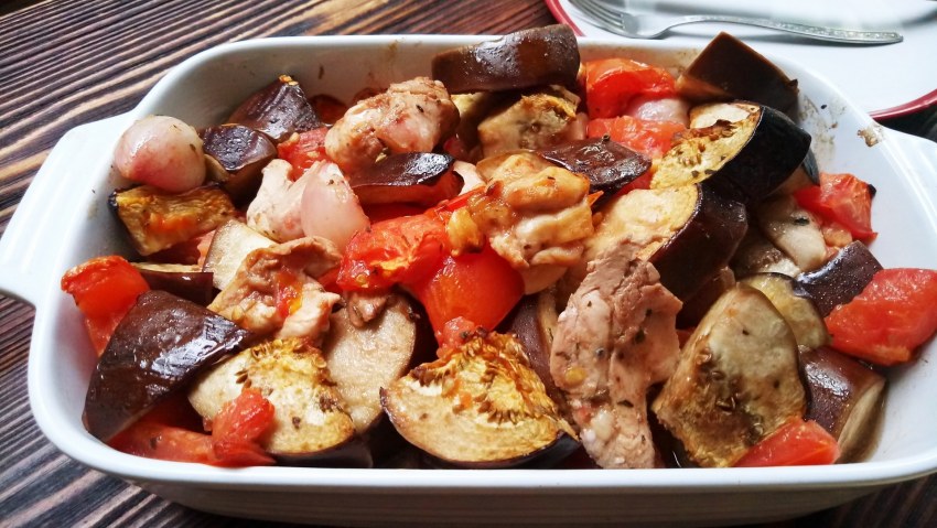 Курочка тушеная с овощами