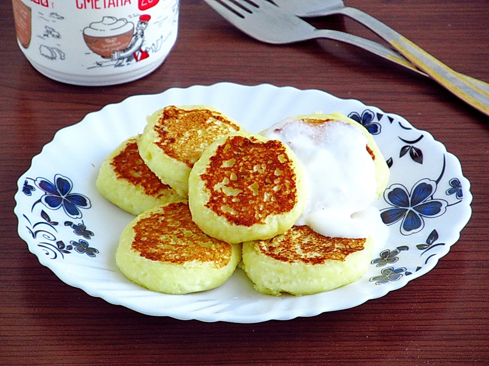 Сырники с рисовой мукой. Сырники из творога с рисовой мукой. Сырники с творогом и рисовой мукой. Сырники с рисовой мукой на сковороде.