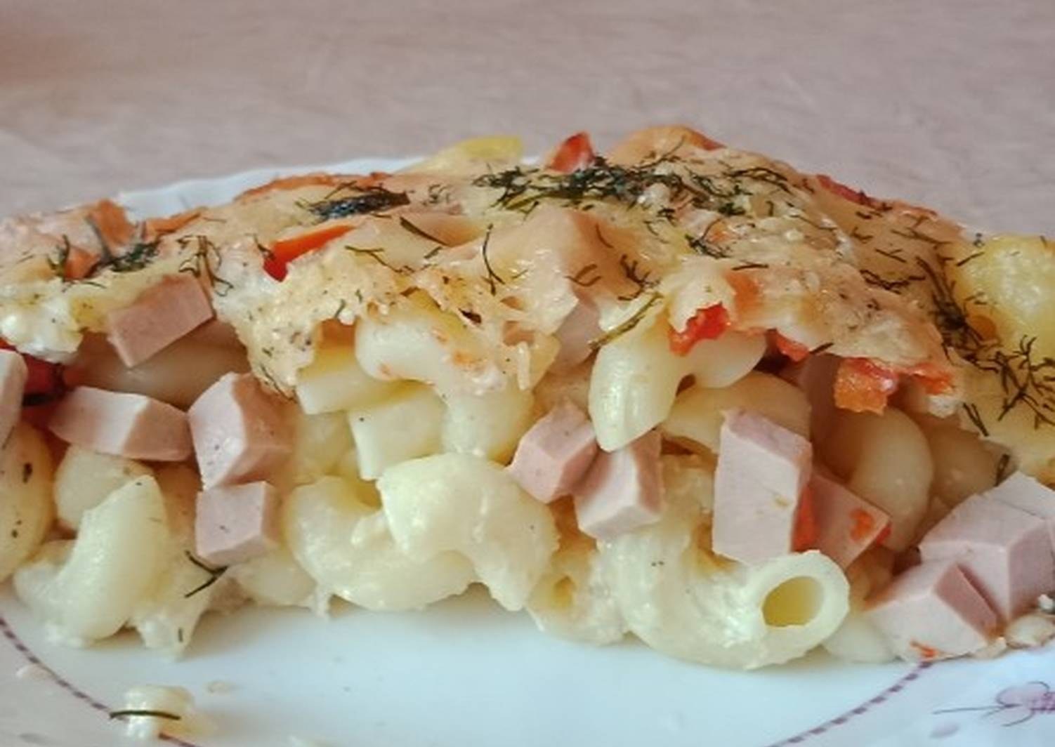 Запеканка из макарон с колбасой и сыром