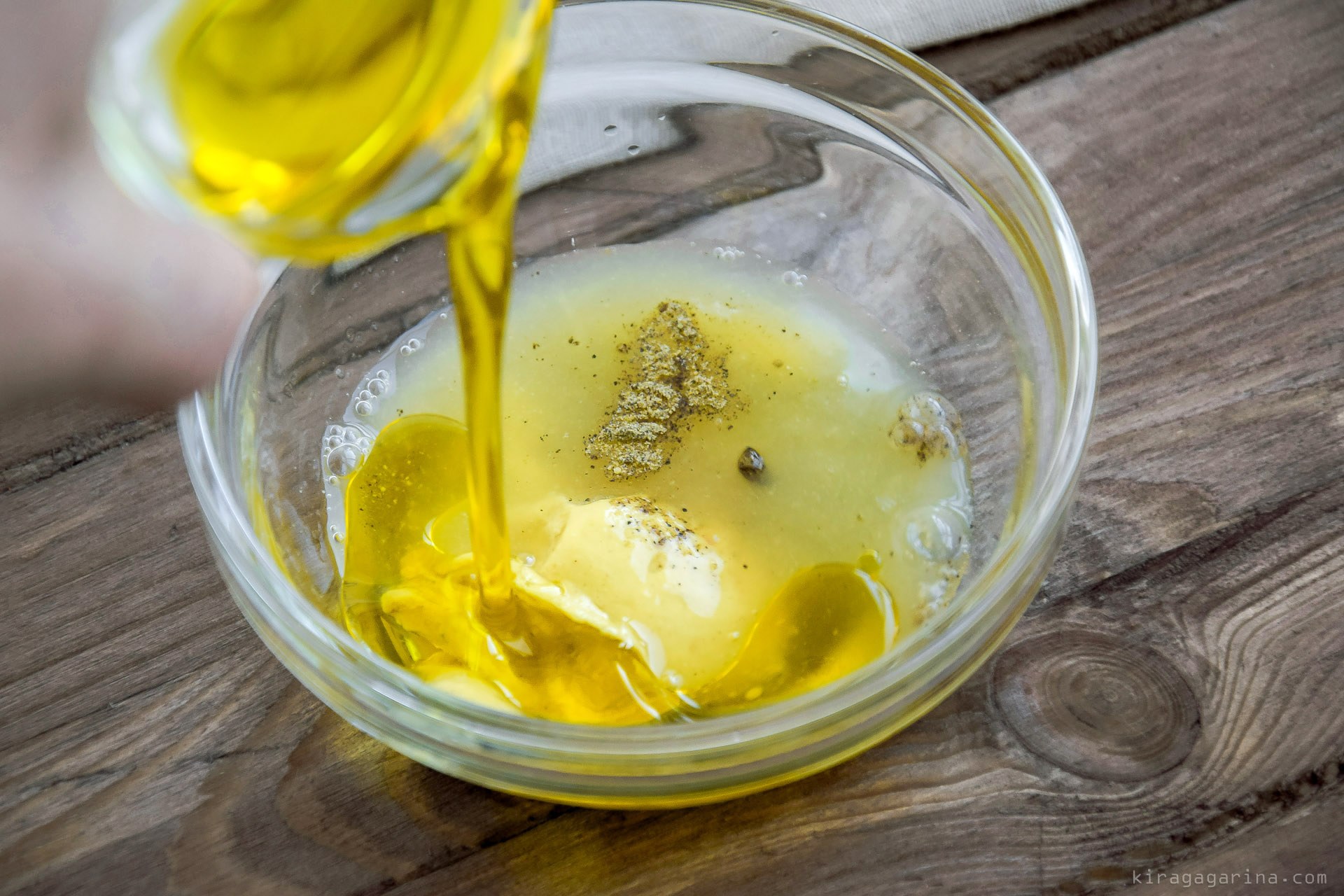 Маска яйцо лимон. Мед оливковое масло лимонный сок. Мед и растительное масло. Масло горчицы. Горчичный соус с лимоном.