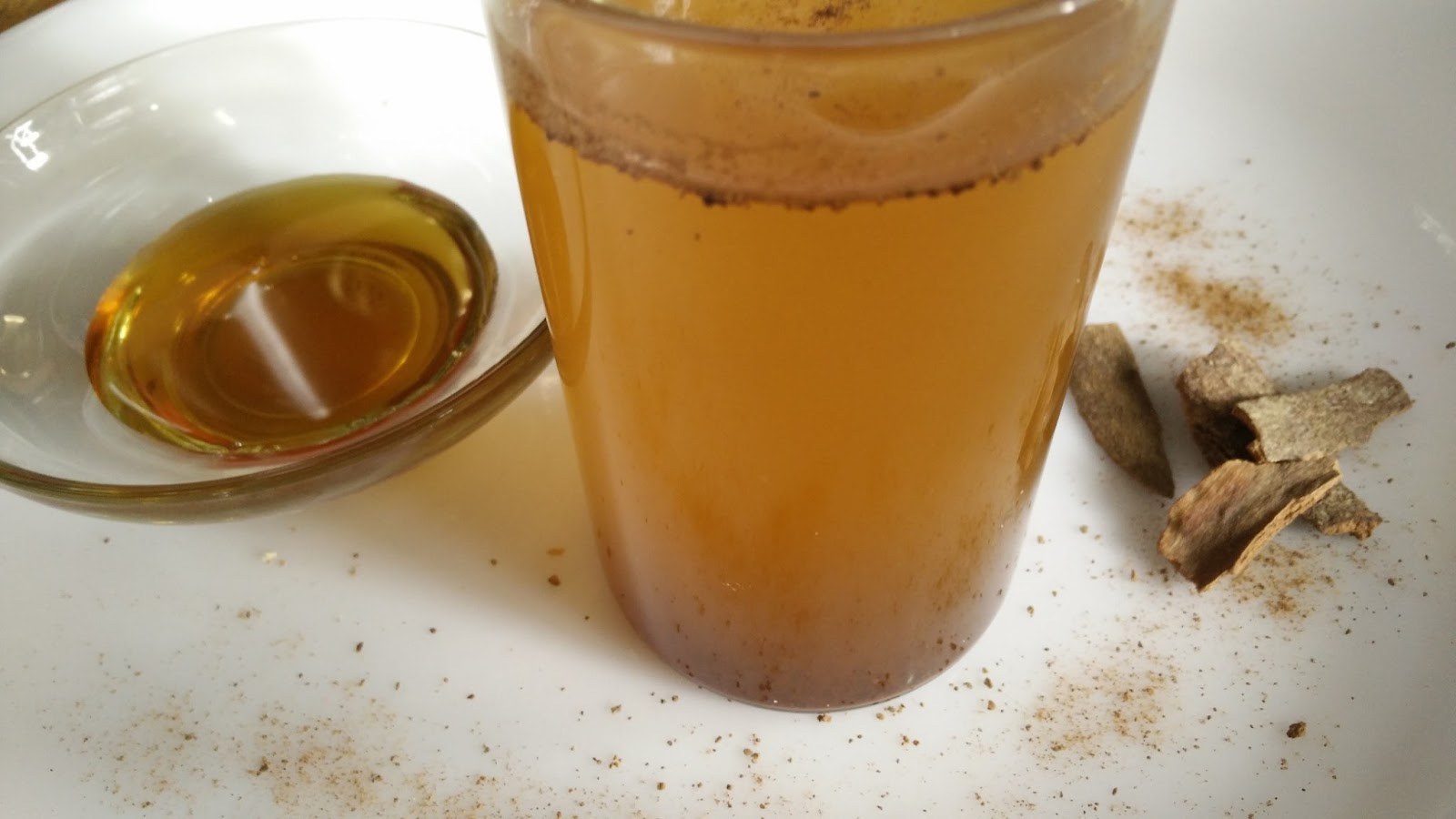 Мед и вода рецепт. Корица и мёд напиток. Напиток для похудения из корицы. Напиток корица с медом для похудения. Медовая вода с корицей.