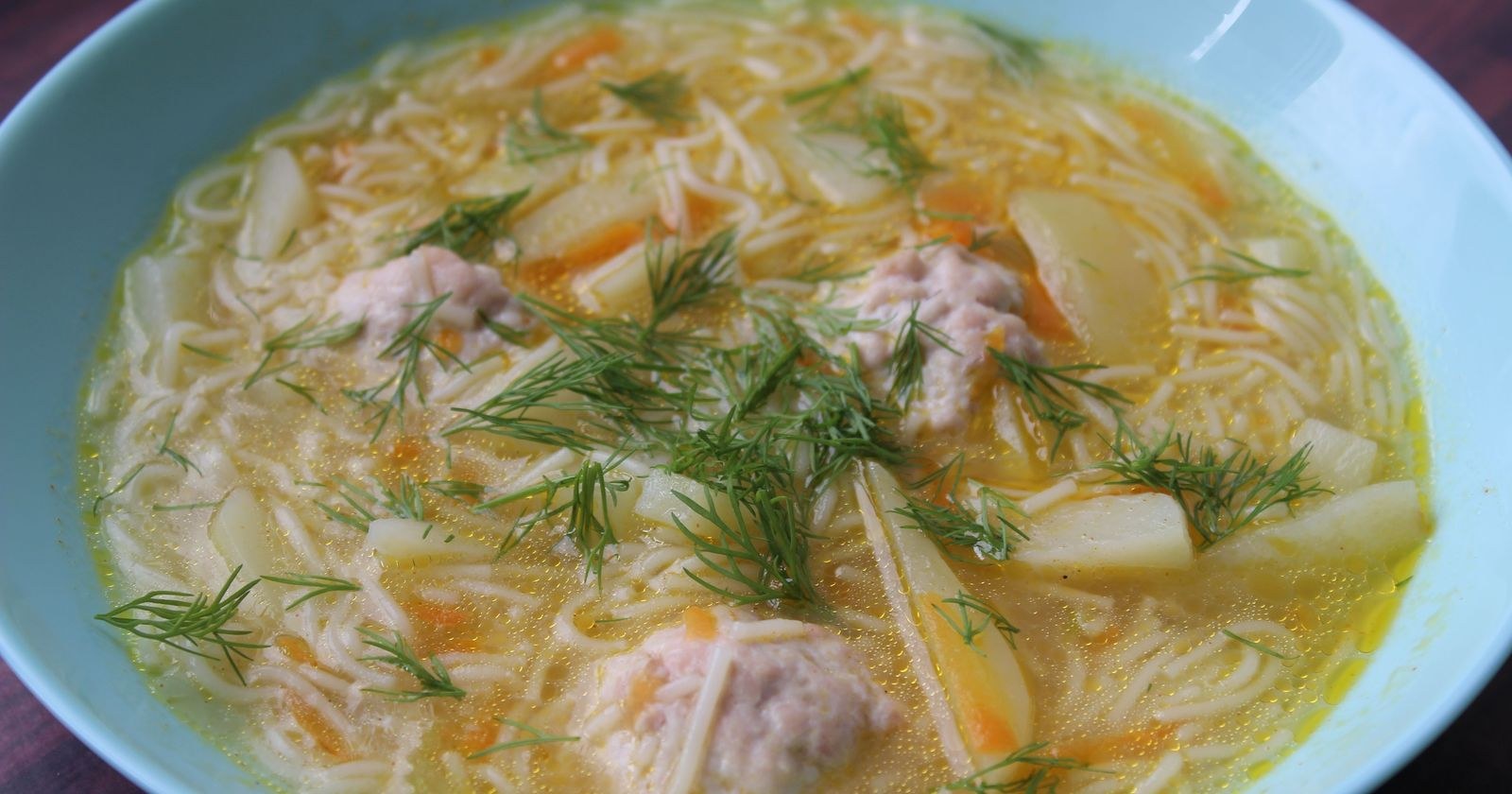 Простые и вкусные супы на каждый день. УГРО суп. Суп с вермишелью. Суп с фрикадельками и вермишелью. Суп с мелкой вермишелью.