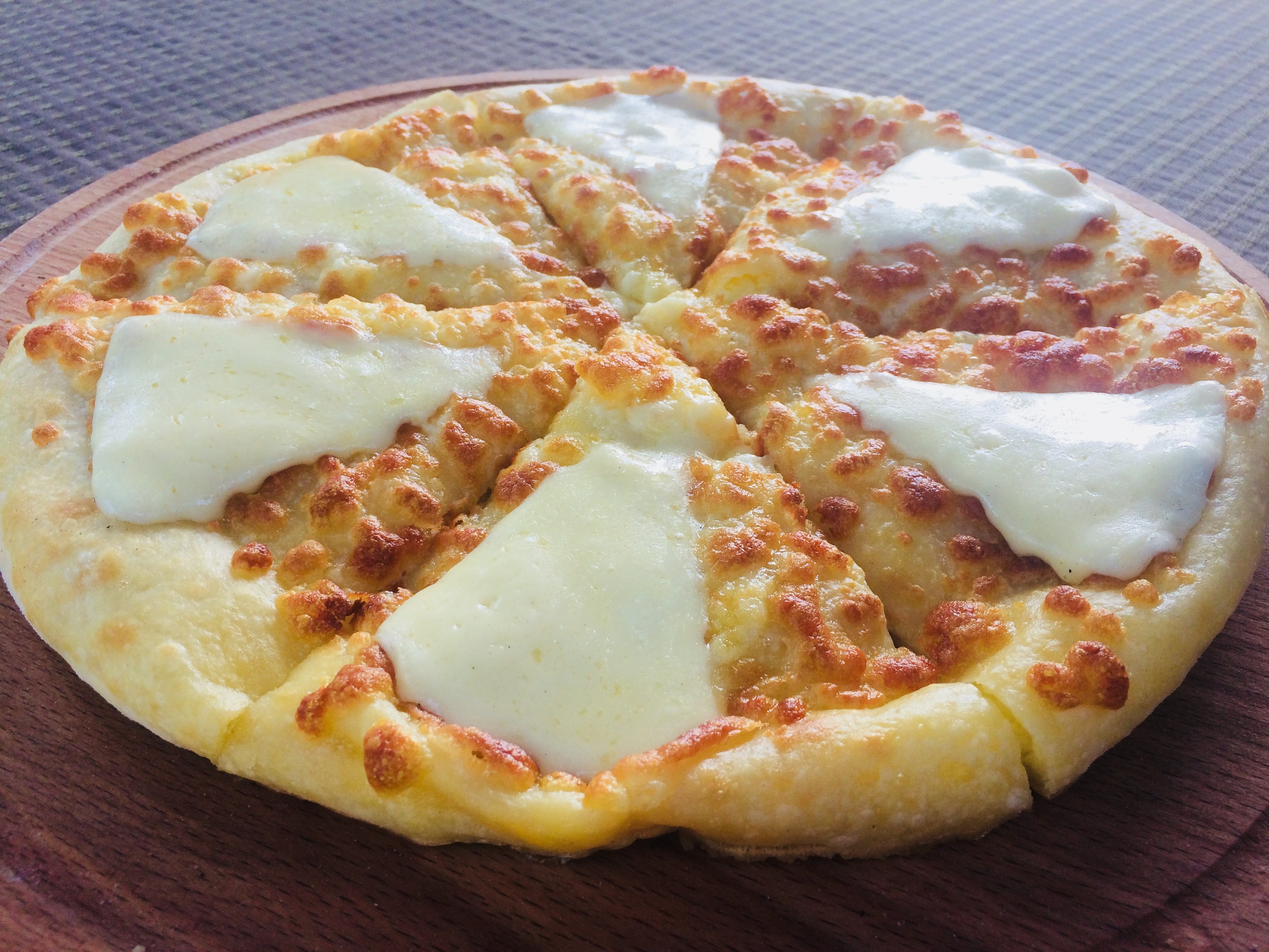 Пицца с плавленным сыром