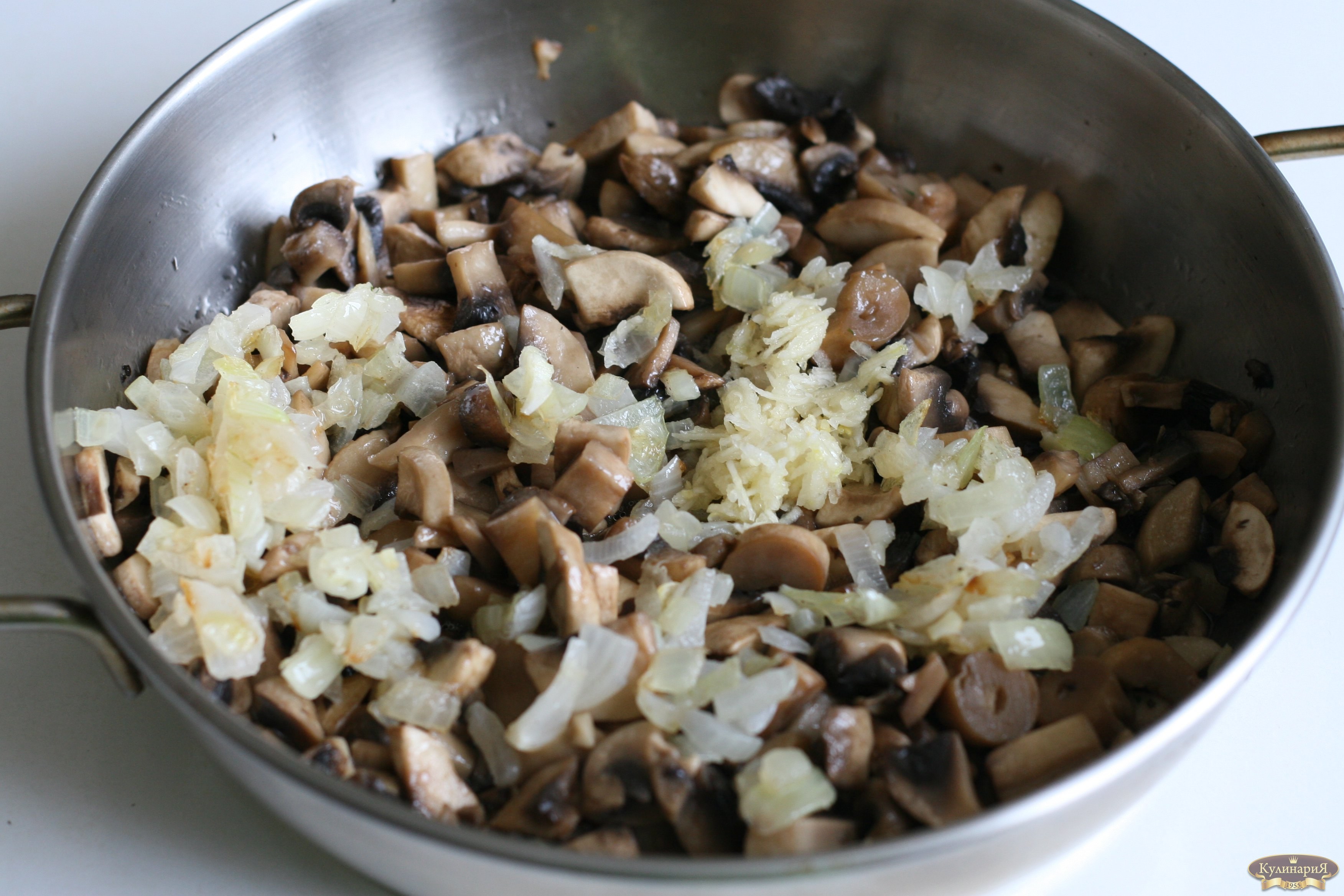 Рецепт со свежими грибами. Блюда с сушеными грибами. Блюда из сухих грибов. Блюда с грибами лесными. Блюда из сушеных белых грибов.