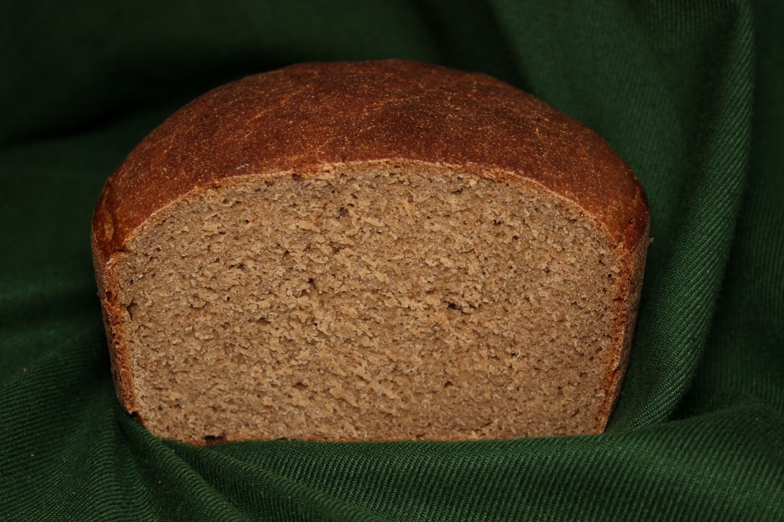 Рецепт ржаного хлеба на закваске в хлебопечке. Хлеб Дарницкий бездрожжевой. Буханка хлеб ржаной бездрожжевой. Бездрожжевой хлеб на закваске. Буханка хлеб бездрожжевой подовый.