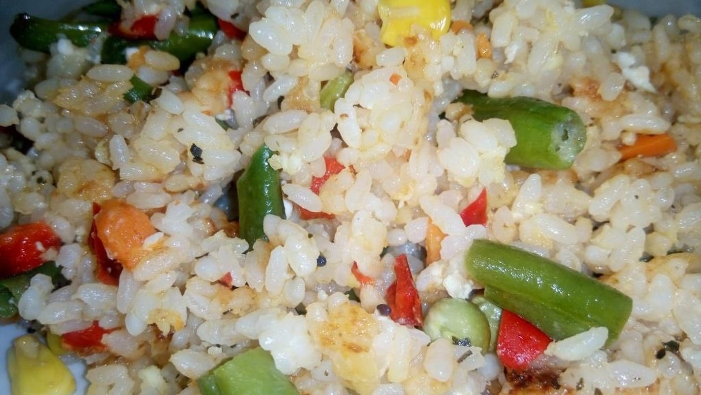 Рецепт вкусного риса с овощами. Рис с овощами. Рис с овощами на гарнир. Рис отварной с овощами. Рис с отварными овощами.