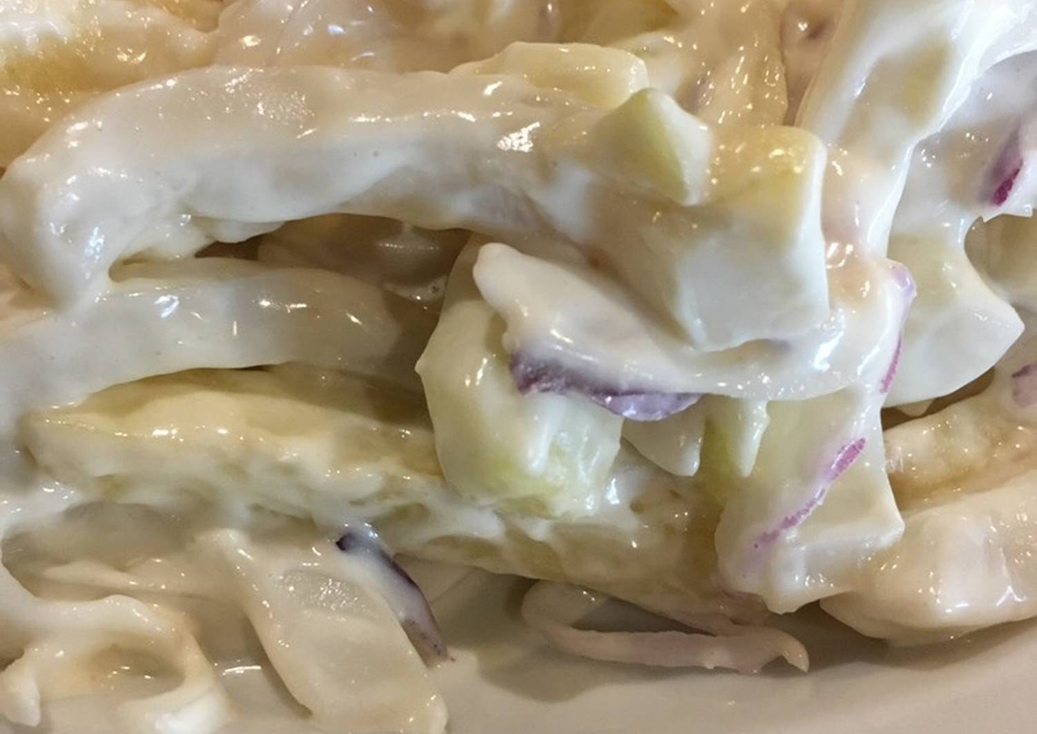 Рецепт кальмары с сыром. Кальмарах яблоко. Кальмары с сыром. Салат с кальмарами и яблоком. Консервированные кальмары с сыром.