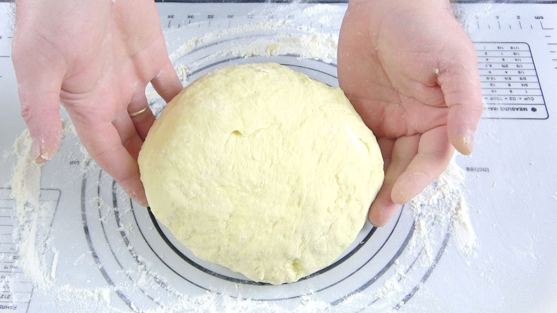 Как ты готовишь тесто для пирожков спросила