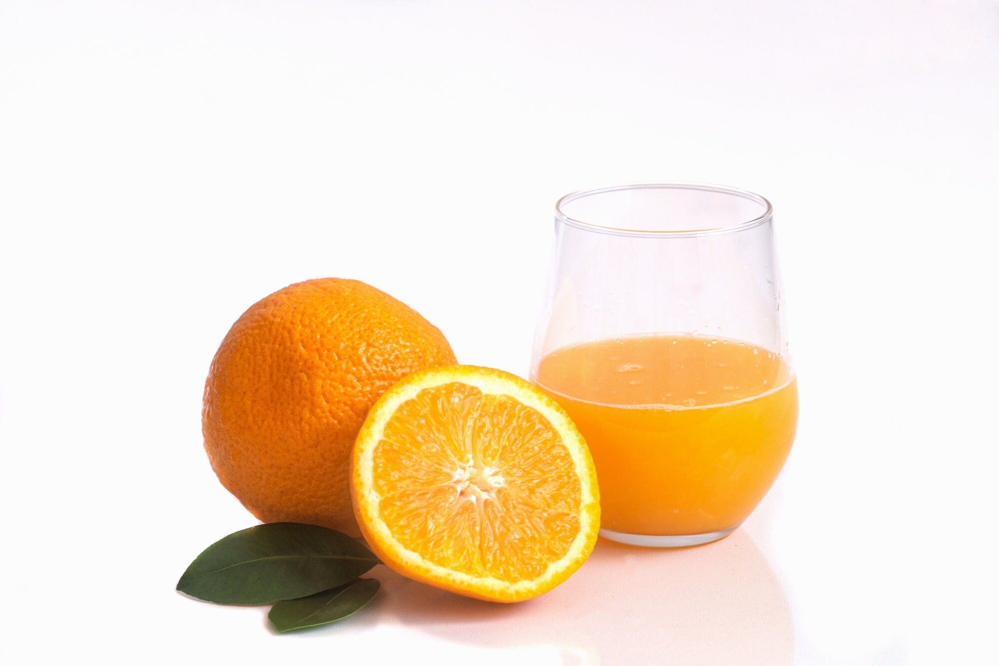 Сок из замороженных апельсинов в домашних условиях. Апельсиновый сок. Стакан сока. Реклама апельсинового сока. Замороженный апельсиновый сок.