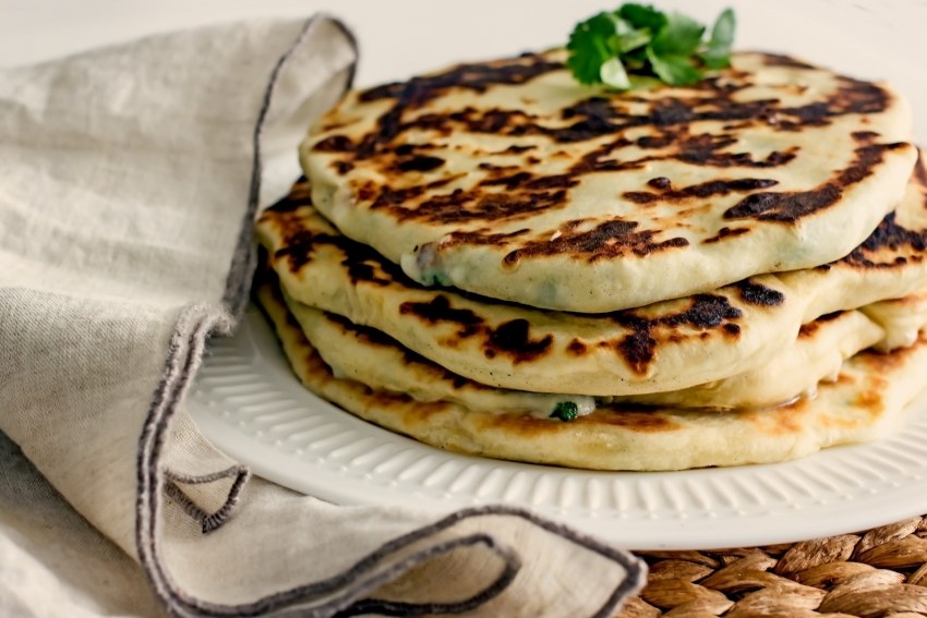 Сырные лепёшки на сковороде